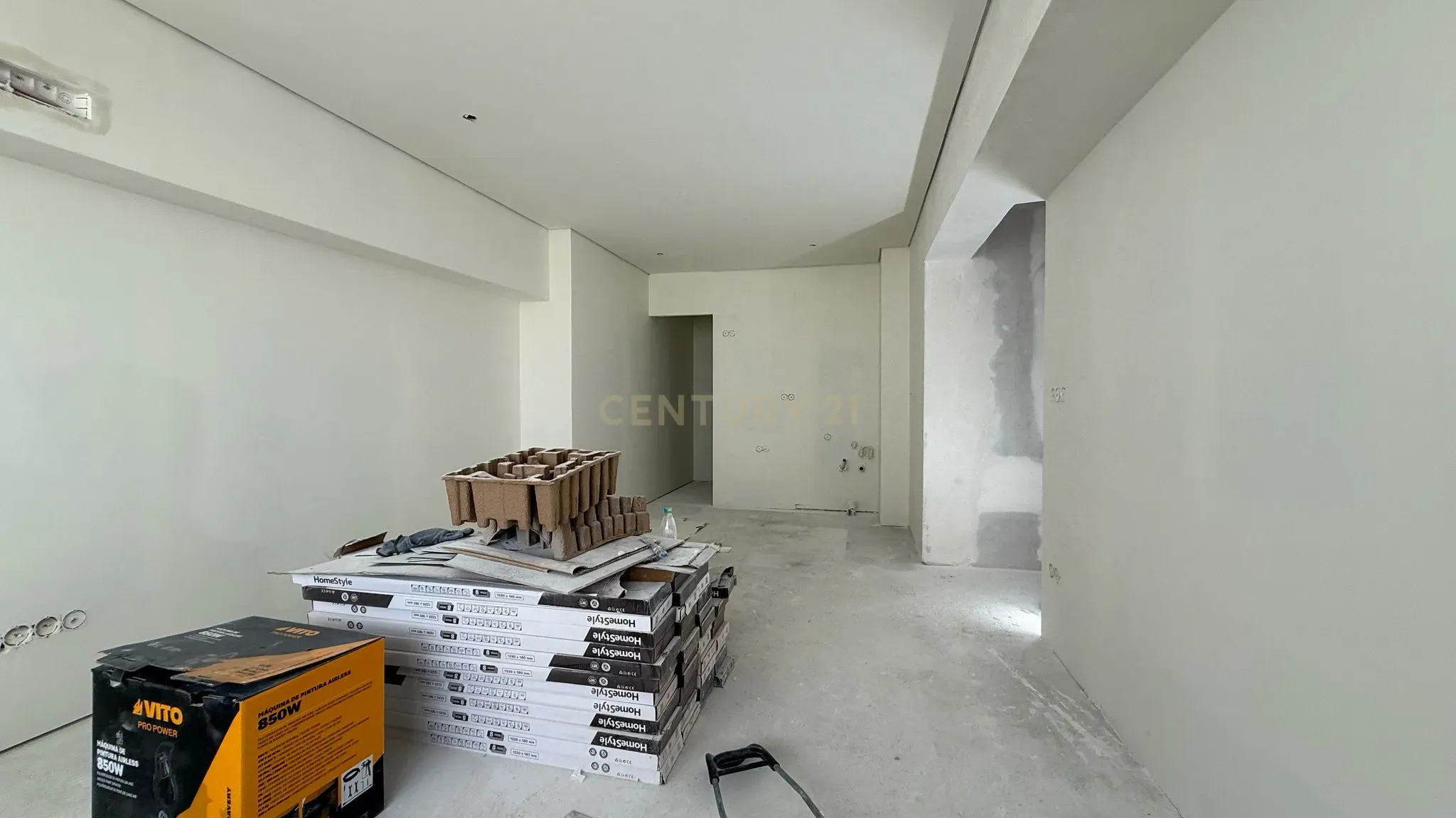 Apartamento T2 totalmente remodelado com varanda- 1º andar - Image 7